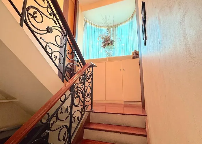 Low-rise House For Groups Near Bts & Emdistrict For Spacious Cozy Сasa de vacaciones