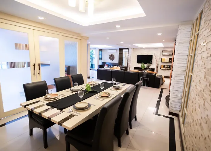 Low-rise House For Groups Near Bts & Emdistrict For Spacious Cozy Bangkok