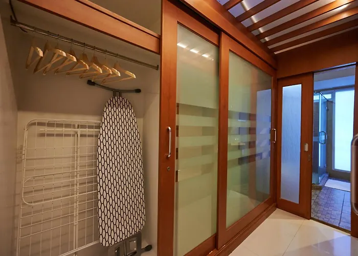 Сasa de vacaciones Low-rise House For Groups Near Bts & Emdistrict For Spacious Cozy Bangkok