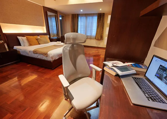 Сasa de vacaciones Low-rise House For Groups Near Bts & Emdistrict For Spacious Cozy Bangkok