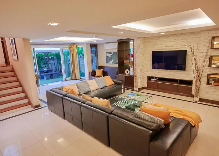 Low-rise House For Groups Near Bts & Emdistrict For Spacious Cozy Bangkok